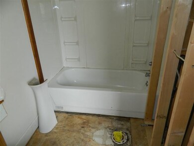 414 Goddard St, Harrodsburg, KY 40330 - photo 3