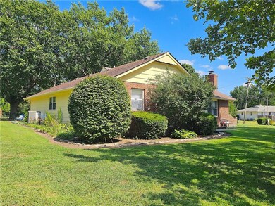 641 W 1st Ave, Garnett, KS 66032 - photo 4