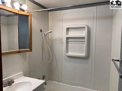 1402 E Euclid St, Mc Pherson, KS 67460 - photo 2