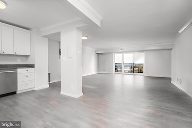 The Rotonda unit 916, McLean, VA 22102 - photo 5