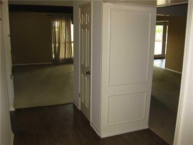 Entry/Foyer.