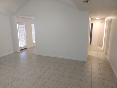 6401 Brookglen Dr, Arlington, TX 76018 - photo 3