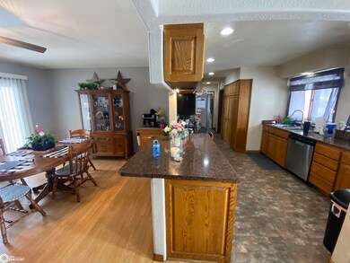 709 E Clay St, Osceola, IA 50213 - photo 7