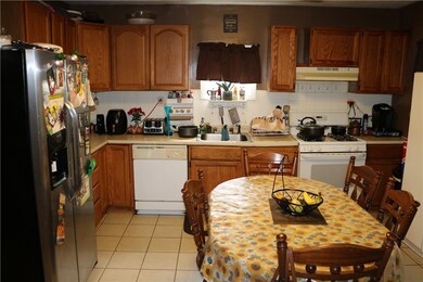 84 Magill St, Pawtucket, RI 02860 - photo 3