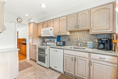 112 Abington Rd, Danvers, MA 01923 - photo 5