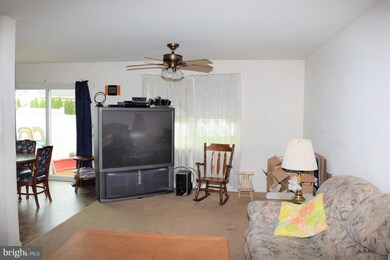 607 Sunflower St, New Holland, PA 17557 - photo 2