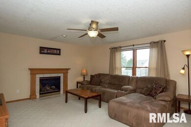 1631 W 64th St, Davenport, IA 52806 - photo 3