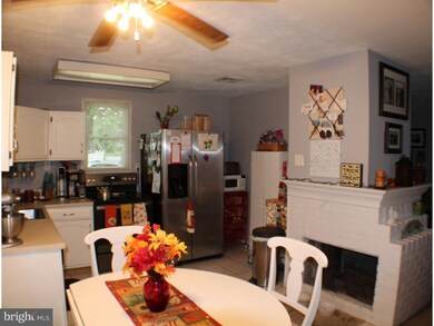 77 Gable Hill Rd, Levittown, PA 19057 - photo 4