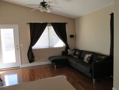 Living room (2)