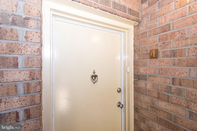 18611 Walkers Choice Rd unit 4, Montgomery Village, MD 20886 - photo 4