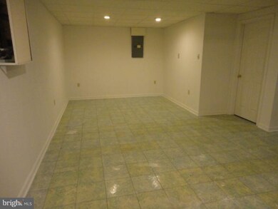 9708 Woodberry St, Lanham, MD 20706 - photo 4