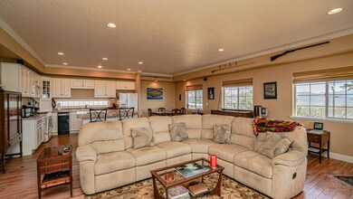 786 Mt Castle Dr, Eagle Point, OR 97524 - photo 5