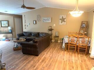 Family room 2