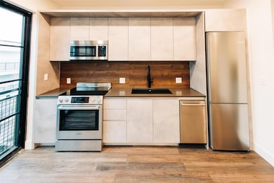 Kitchen with stainless steel appliances, a wealth