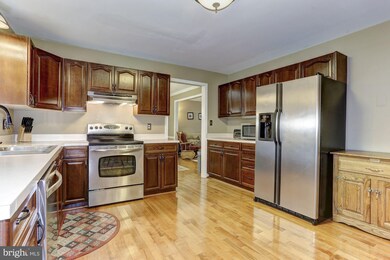 870 Laval Dr, Sykesville, MD 21784 - photo 4