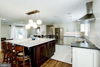 8909 Burbank Rd, Annandale, VA 22003 - photo 5