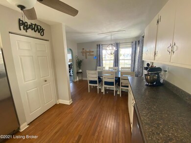 7912 Smyrna Pkwy, Louisville, KY 40228 - photo 4