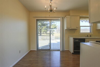 3906 Onawa Dr, Waterloo, IA 50701 - photo 7