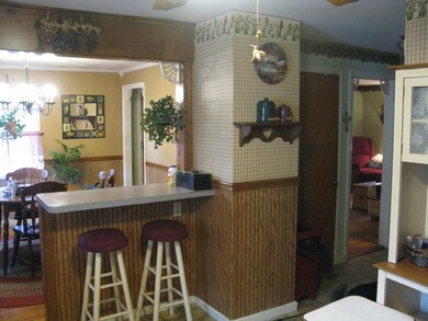 58 Circuit Ave N, Worcester, MA 01603 - photo 4