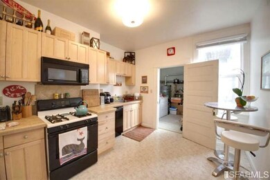 Each flat includes a spacious eat-in kitchen (phot