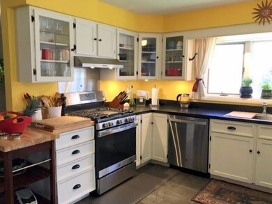 Fully applianced Kitchen