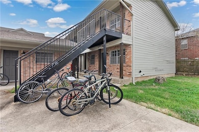 3906 Aspen St unit E, Bryan, TX 77801 - photo 2