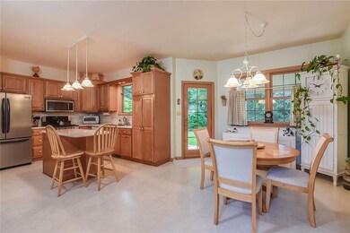 Large eat-in breakfast area can accommodate a larg