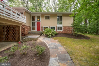 7812 Green Twig Rd, Bethesda, MD 20817 - photo 2