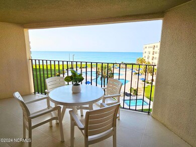 Covered porch w/ fantastic ocean views