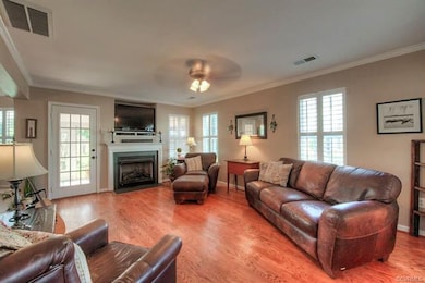 Hardwood floors, gas log FP, & plantation shutters