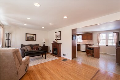 124 Pepin St, West Warwick, RI 02893 - photo 7