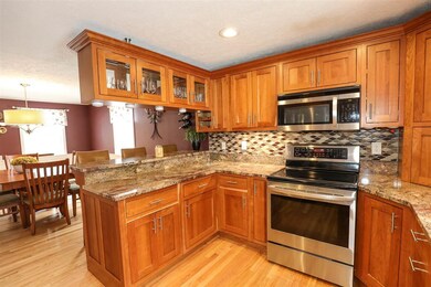 98 Heather Cir, Auburn, NH 03032 - photo 6