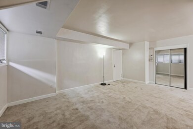 49 Skyhill Rd unit 104, Alexandria, VA 22314 - photo 4