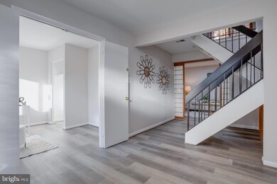 9517 Barcellona Ct, Fairfax, VA 22031 - photo 4