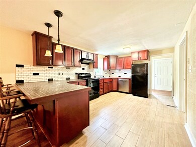 2509 E Lynn St, Anderson, IN 46016 - photo 3