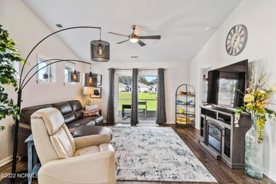 05 Family Room 318 Logan St
