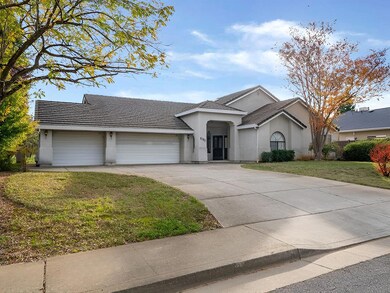 2132 Hope Ln, Redding, CA 96003 - photo 4