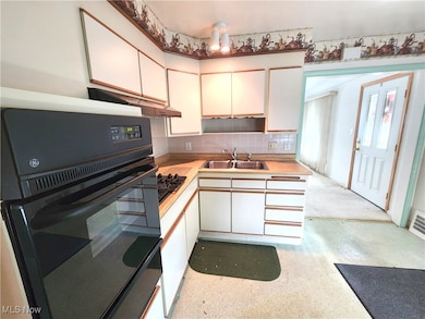 20921 Westport Ave, Euclid, OH 44123 - photo 5