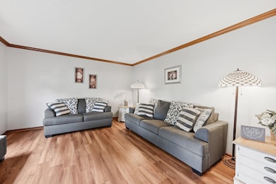 17-web-or-mls-N Spring Ct-2305-017