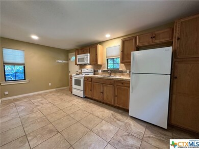 818 W Hopkins St unit A, San Marcos, TX 78666 - photo 2