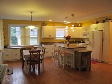 WhitesideLn3522-Kitchen-Dining-1