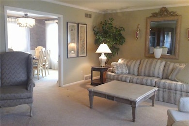 Living room connects with Dining Room with a pocke