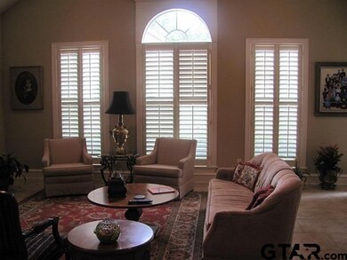 1108 Laurelwood Dr, Tyler, TX 75703 - photo 4