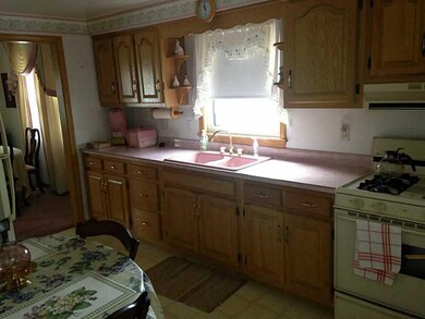 Kitchen. Updated eat-in-kitchen