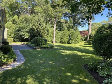 39 Folmsbee Dr, Albany, NY 12204 - photo 2