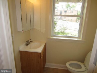 5213 B St SE, Washington, DC 20019 - photo 2