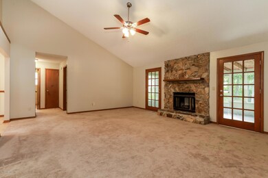 003-photo-living-room-8541076