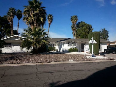 3752 Forestcrest Dr, Las Vegas, NV 89121 - photo 2