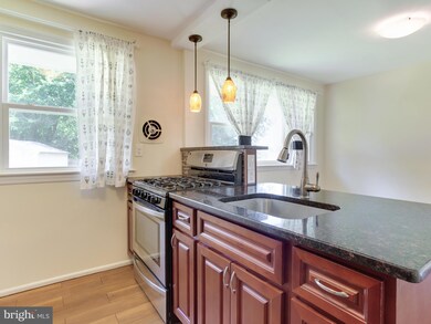 8308 Longfellow St, New Carrollton, MD 20784 - photo 4