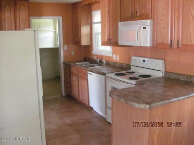 527 Henderson Dr, Jacksonville, NC 28540 - photo 2